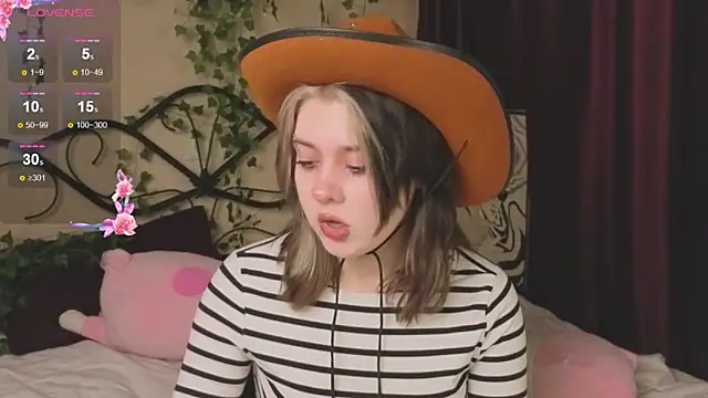 IrisSoCute online show from November 21, 2025, 8:35 am