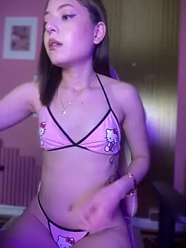 PrettyAmber online show from April 8, 2026, 8:21 pm