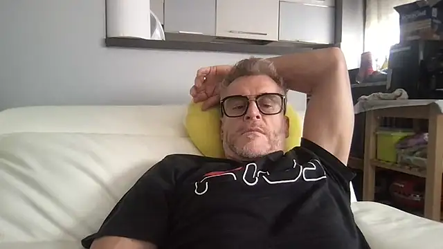 Axl hot online show from May 9, 2026, 2:31 pm