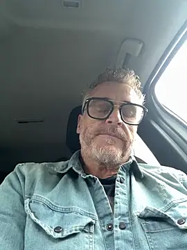 Axl hot online show from May 15, 2026, 3:43 pm