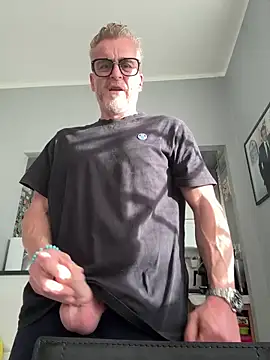 Axl hot online show from May 12, 2026, 5:19 pm