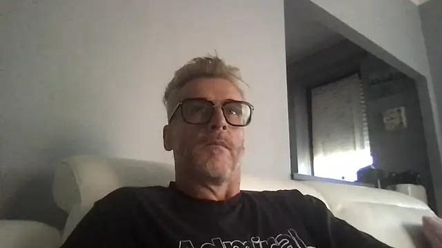 Axl hot online show from June 28, 2026, 7:47 am