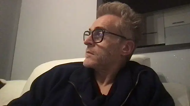 Axl hot online show from February 5, 2026, 12:17 am