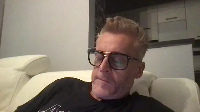 Axl hot online show from May 20, 2026, 7:55 pm