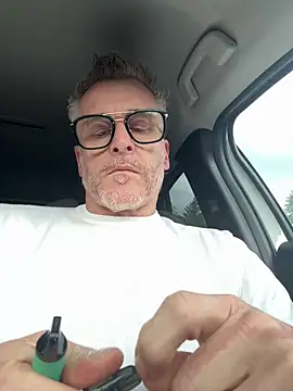 Axl hot online show from May 18, 2026, 3:50 pm