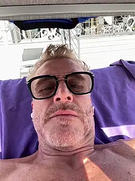 Axl hot online show from May 26, 2026, 3:54 pm