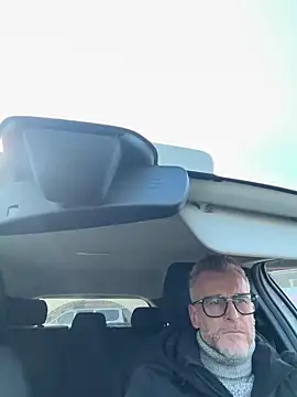 Axl hot online show from March 8, 2026, 9:23 am