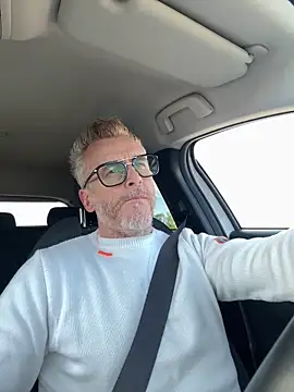 Axl hot online show from March 31, 2026, 3:36 pm