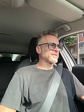 Axl hot online show from May 23, 2026, 7:29 am
