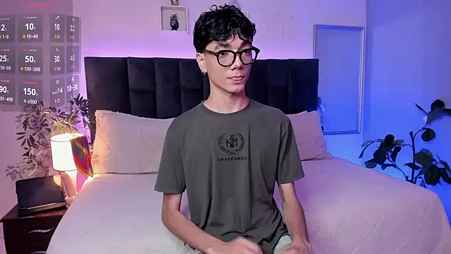 Phillicious   online show from June 10, 2026, 10:44 pm