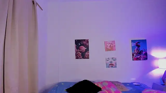 mia purplee online show from September 25, 2025, 3:23 am