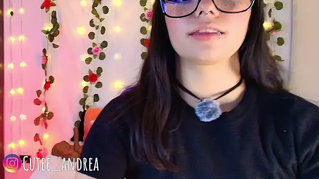 Snapshot of cutee_andrea chatting on March 4, 2026, 3:36 am cutee andrea online show from March 4, 2026, 3:36 am