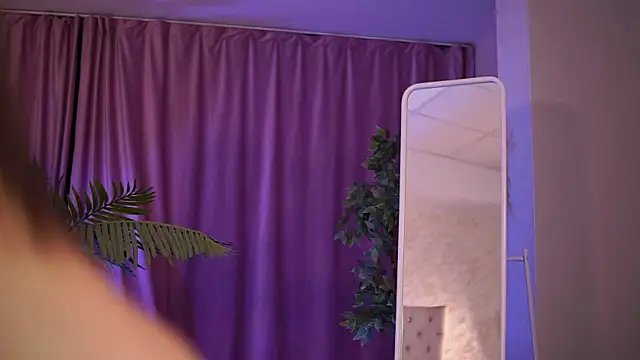 ZenyaNoir online show from December 3, 2025, 7:57 pm