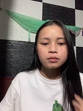 Em-Tho07 online show from September 14, 2025, 6:47 am