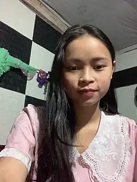 Em-Tho07 online show from September 16, 2025, 4:46 am
