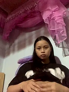 Em-Tho07 online show from September 9, 2025, 12:54 am