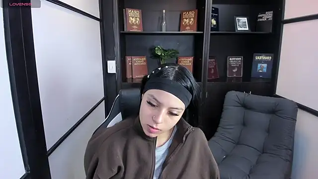 Snapshot of IvonnePrince_ chatting on October 4, 2025, 12:50 pm IvonnePrince online show from October 4, 2025, 12:50 pm