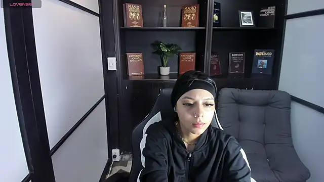 Snapshot of IvonnePrince_ chatting on October 7, 2025, 1:12 pm IvonnePrince online show from October 7, 2025, 1:12 pm