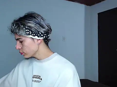 Snapshot of john_vichenso chatting on October 30, 2025, 10:28 pm john vichenso online show from October 30, 2025, 10:28 pm