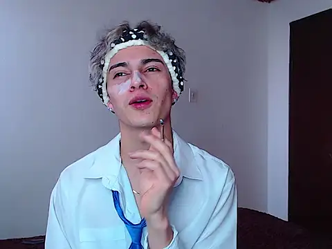 Snapshot of john_vichenso chatting on October 31, 2025, 9:43 pm john vichenso online show from October 31, 2025, 9:43 pm