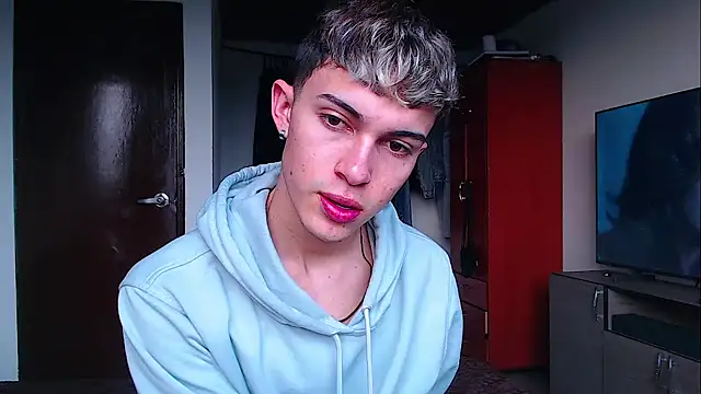 john vichenso online show from December 15, 2025, 9:31 pm