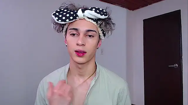 john vichenso online show from December 1, 2025, 9:48 pm