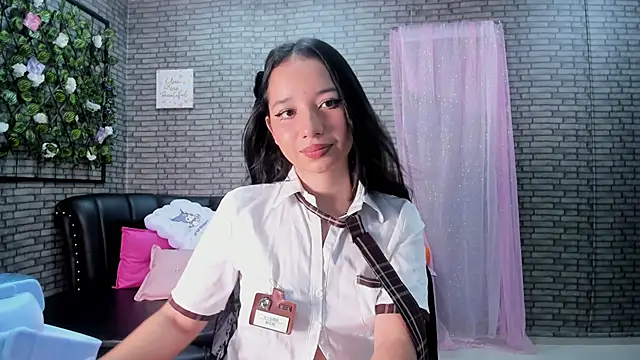 akimy teen online show from November 4, 2025, 11:36 am