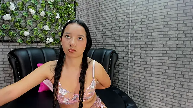 akimy teen online show from September 20, 2025, 1:05 pm