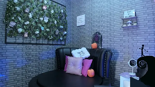 akimy teen online show from October 31, 2025, 3:47 am