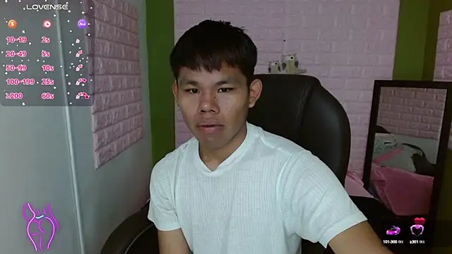 Snapshot of Tommy_cherry chatting on September 24, 2025, 4:57 pm Tommy cherry online show from September 24, 2025, 4:57 pm