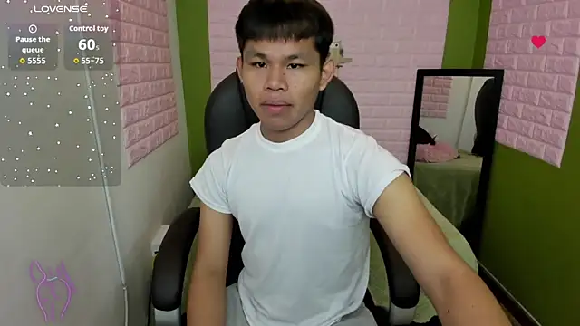 Snapshot of Tommy_cherry chatting on October 2, 2025, 3:04 pm Tommy cherry online show from October 2, 2025, 3:04 pm