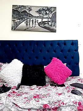 QUEEN DIVAXX online show from November 24, 2025, 9:20 am