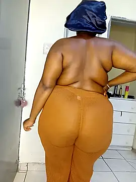 QUEEN DIVAXX online show from October 13, 2025, 4:41 pm