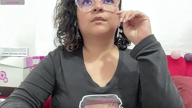 Sophiaburton online show from September 12, 2025, 8:41 pm