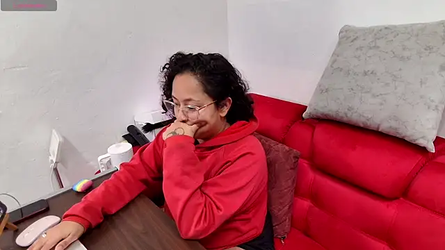 Sophiaburton online show from September 30, 2025, 7:09 pm