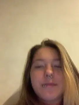 VesnaCrystal online show from September 28, 2025, 2:13 pm