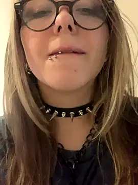 VesnaCrystal online show from December 14, 2025, 5:24 am