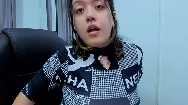 Niaa Stark online show from April 23, 2026, 8:21 pm
