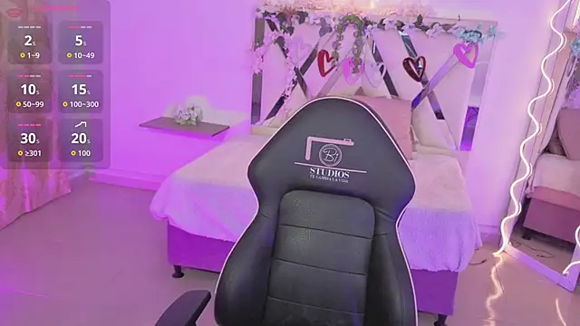 ZURY TAY online show from October 27, 2025, 11:33 am