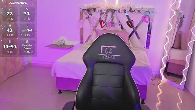 ZURY TAY online show from October 24, 2025, 11:42 am