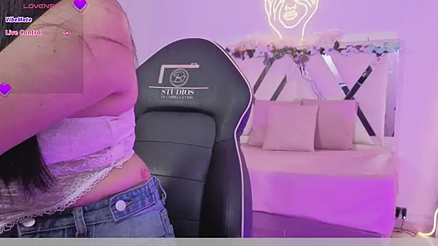 Snapshot of ZURY_TAY chatting on February 20, 2026, 11:34 am ZURY TAY online show from February 20, 2026, 11:34 am