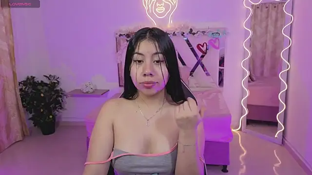 ZURY TAY online show from November 25, 2025, 11:43 am