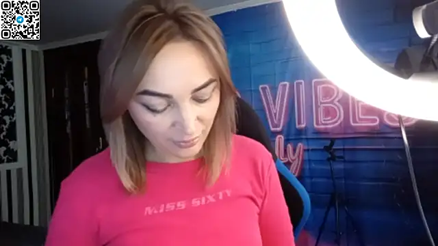 Snapshot of Blonde_Temptation chatting on November 3, 2025, 8:07 am Blonde Temptation online show from November 3, 2025, 8:07 am