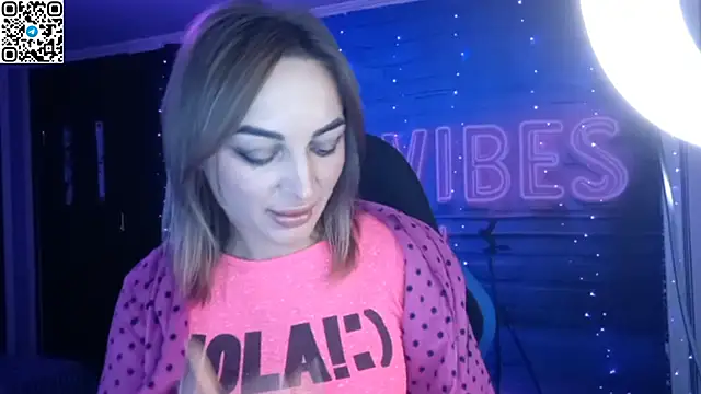 Snapshot of Blonde_Temptation chatting on October 31, 2025, 4:14 pm Blonde Temptation online show from October 31, 2025, 4:14 pm