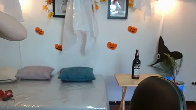 Evanss lx online show from October 18, 2025, 12:51 pm