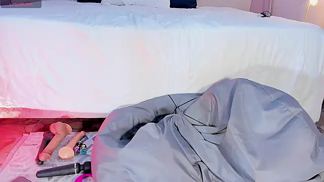 AlannaJonnes online show from April 14, 2026, 11:26 am