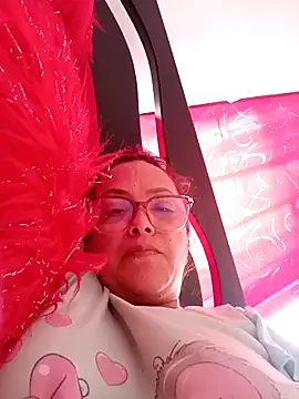 Lady 16 online show from November 10, 2025, 4:12 pm