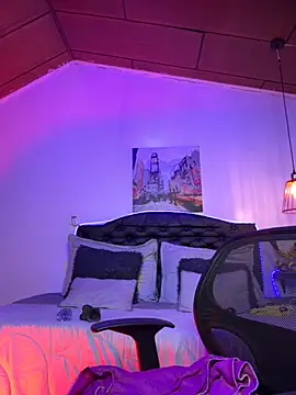 Eymmy 24 online show from October 23, 2025, 2:10 am