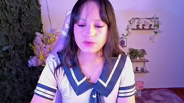 Eymmy 24 online show from May 4, 2026, 1:42 am