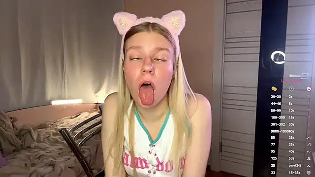 MaryjaneSpider online show from October 22, 2025, 6:51 pm